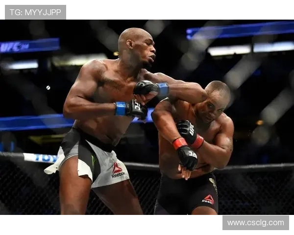 乔恩·琼斯赛场上铁血硬汉，下赛季却被爆只穿着睡衣回家？